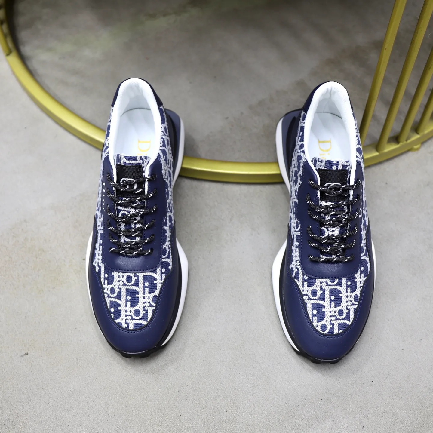 Ex-factory price: 462💰🙅‍♂️🙅‍♂️🙅‍♂️ Brand: Dior DIOR Standard code: 38-44 (45 customized) Grade: Same as the official website Material: Original leather splicing brand cloth Comfortable and breathable lining Lightweight and wear-resistant sports outsole Style category: Men's fashionable casual shoes Running sneakers Distinguished luxury brand elements Top luxury Color: actual picture color